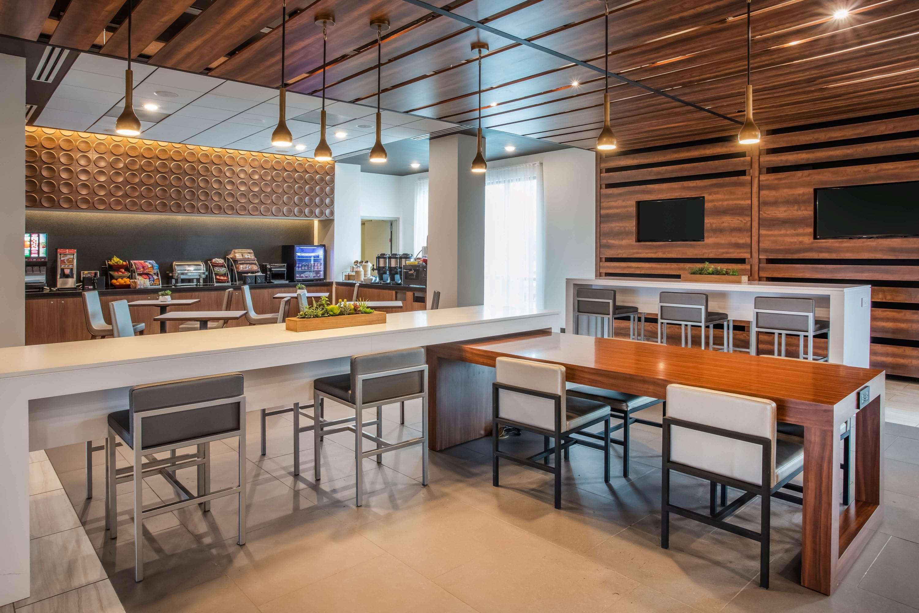 Wingate By Wyndham Airport Hotel 3*