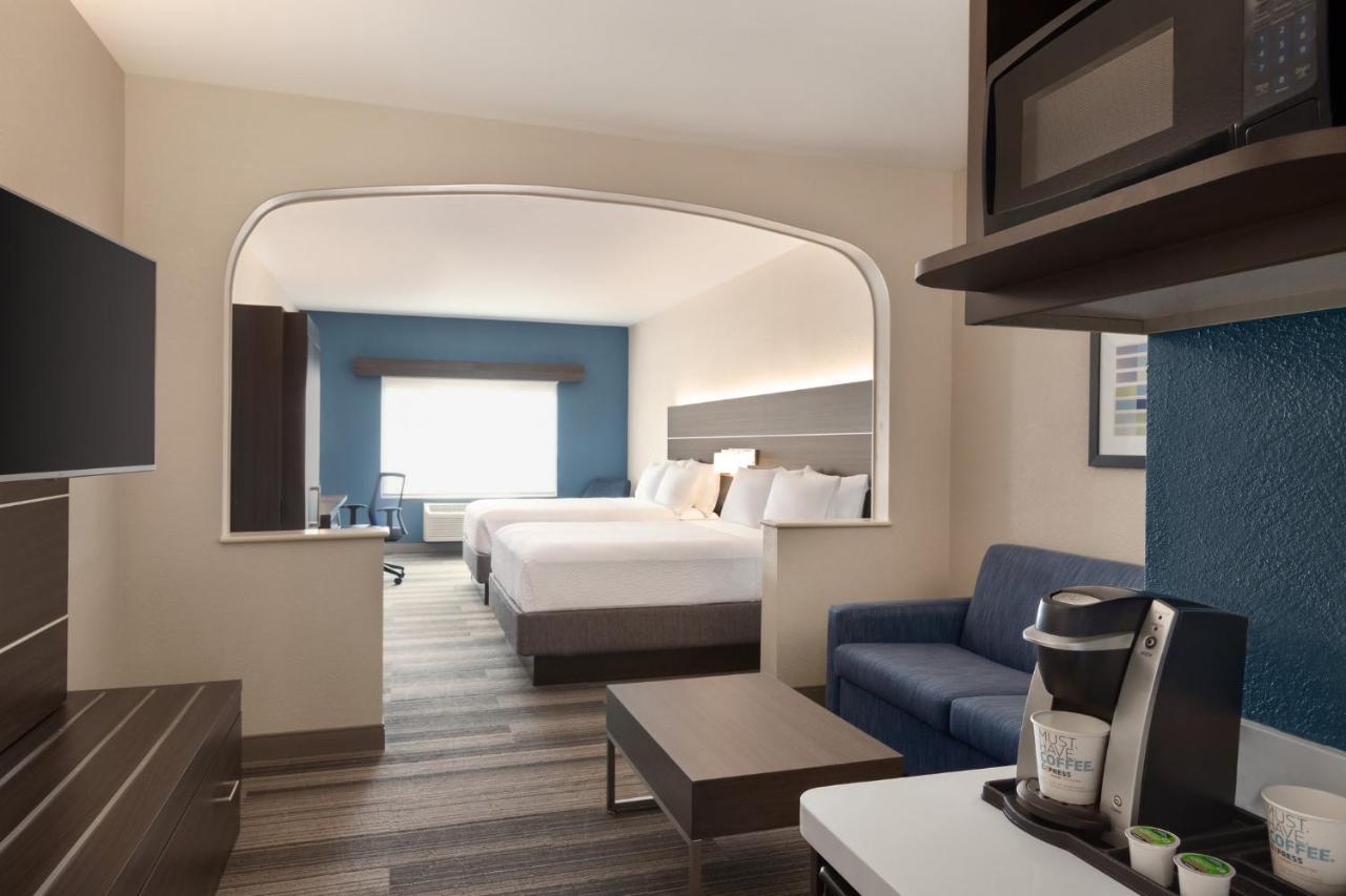 Holiday Express & Airport By Ihg Hotel