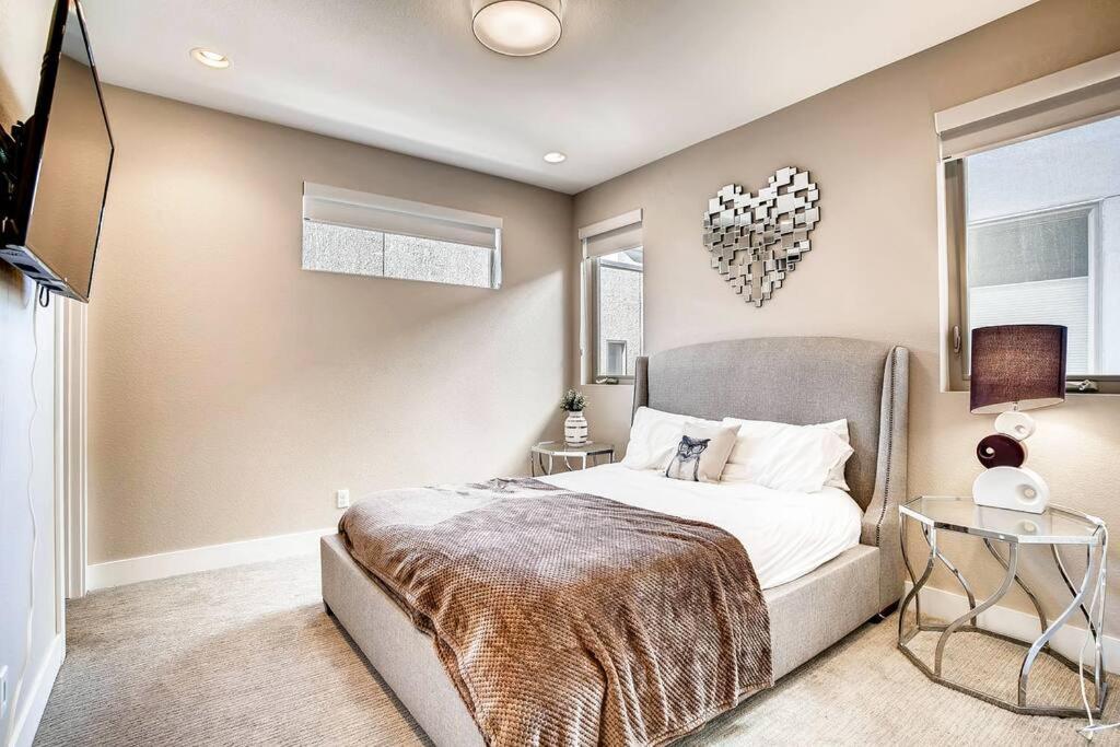 Luxurious, 3 Bdr Home-balcony, Rooftop And Parking Apartment