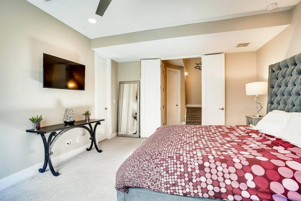 Apartment Luxurious, 3 Bdr Home-balcony, Rooftop And Parking *