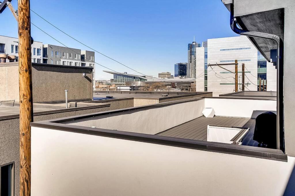 Luxurious, 3 Bdr Home-balcony, Rooftop And Parking Apartment Denver