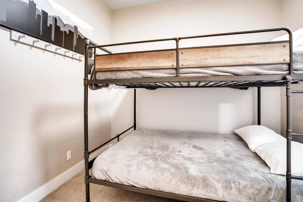 Luxurious, 3 Bdr Home-balcony, Rooftop And Parking *