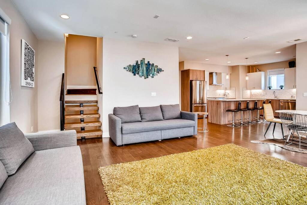 Apartment Luxurious, 3 Bdr Home-balcony, Rooftop And Parking