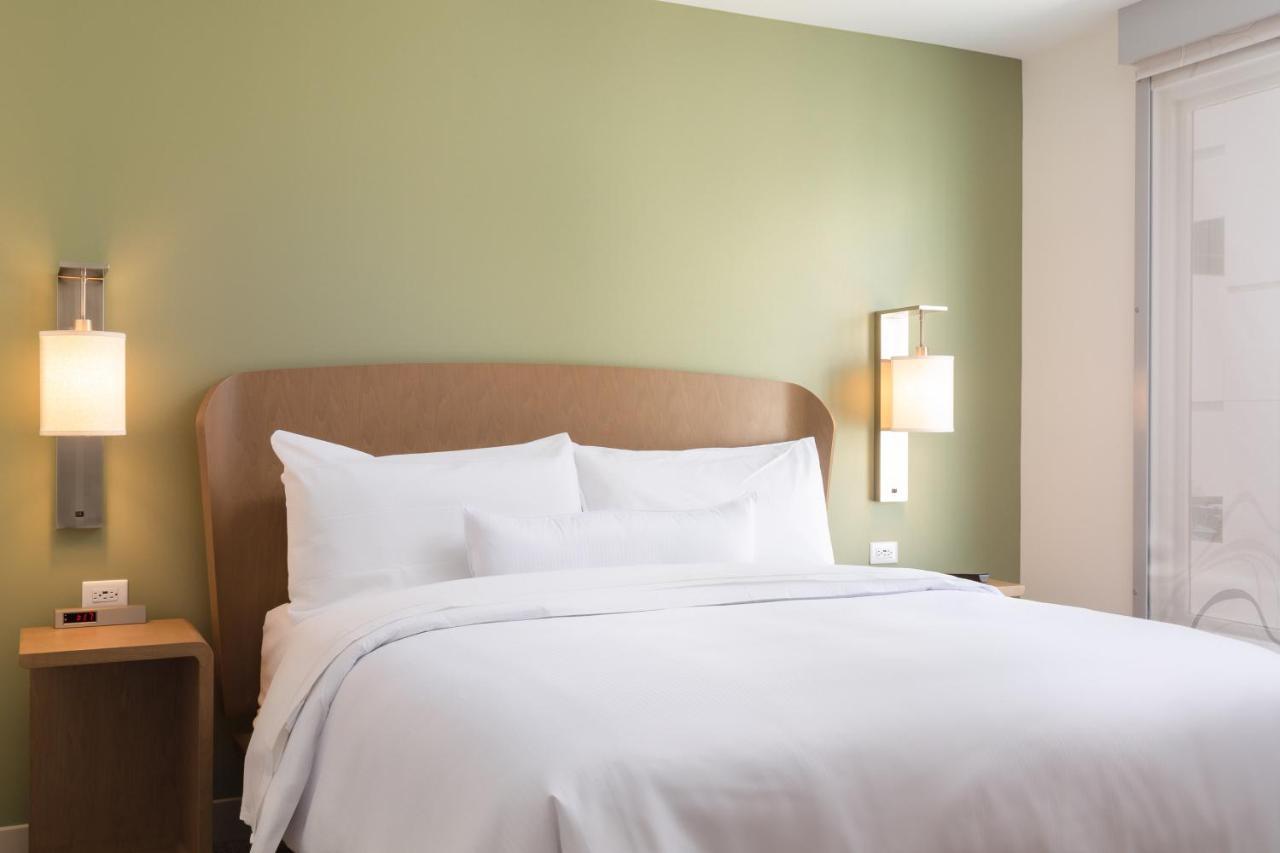 Element Downtown East Hotel 3*