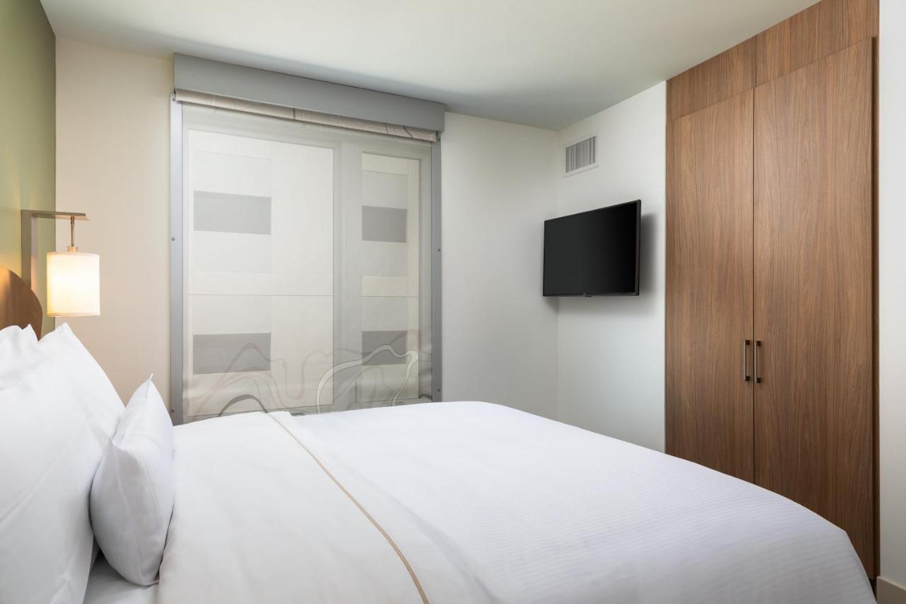 Element Downtown East Hotel