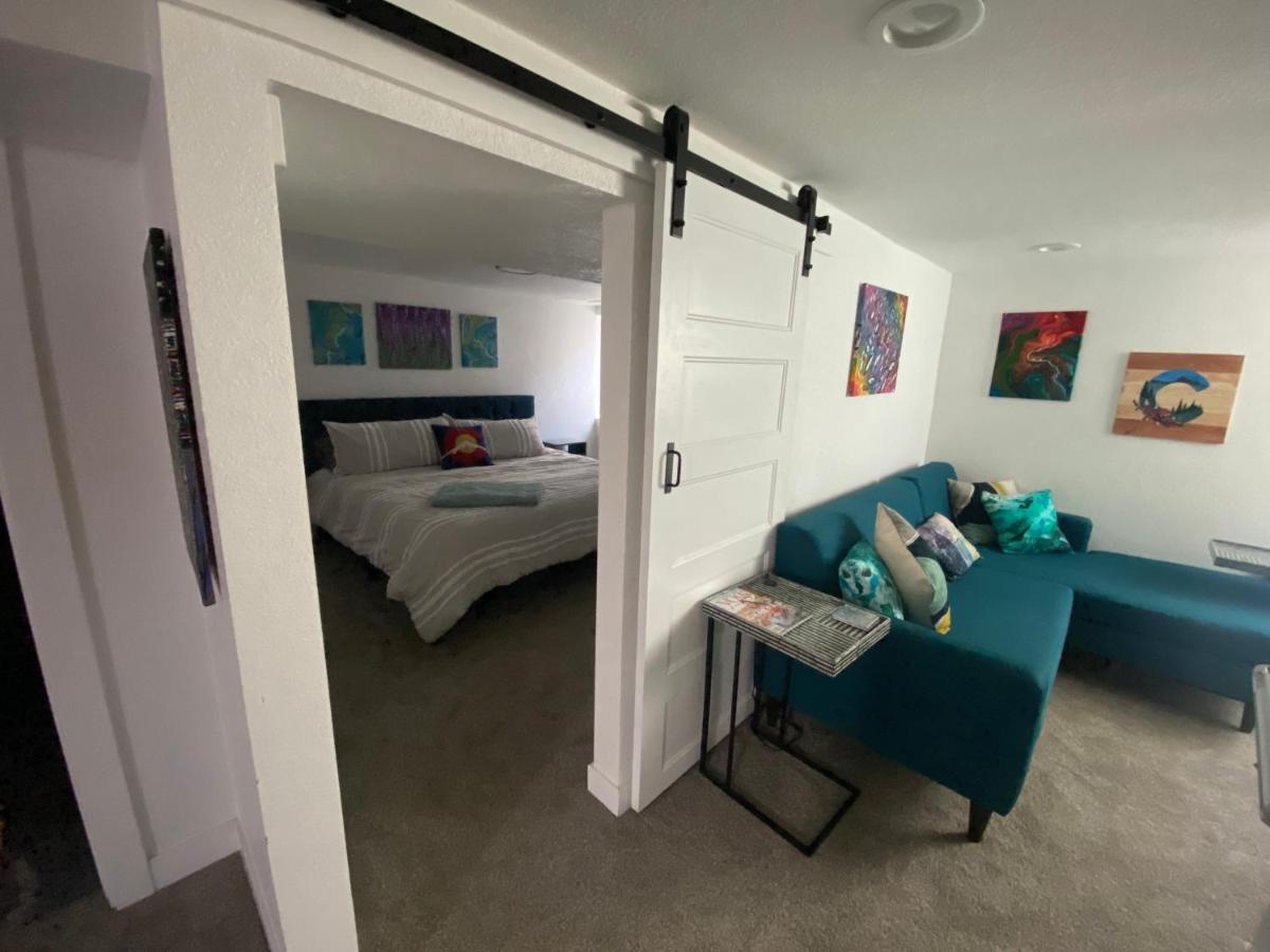 Artsy Platt Park Suite, Quick Mountain Access! Denver