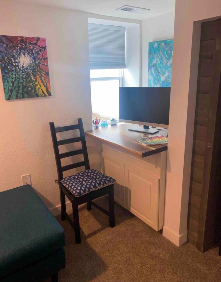 Artsy Platt Park Suite, Quick Mountain Access! * Denver