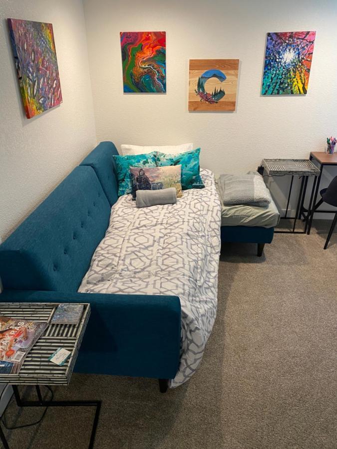 Artsy Platt Park Suite, Quick Mountain Access! * Denver