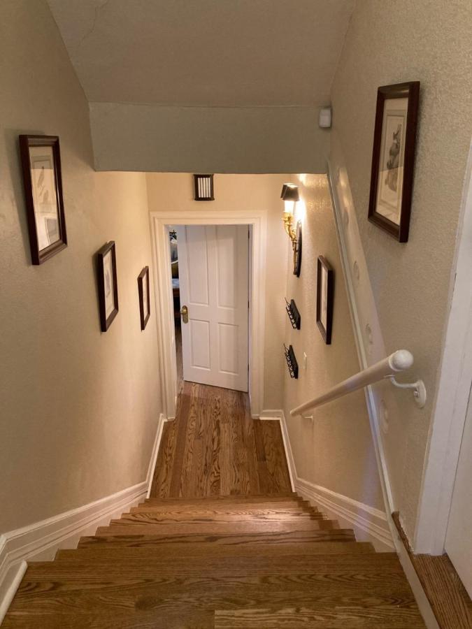 Pineapple House, Spacious 1st Floor Apartment! Center! 96 Walk Score! Free Parking! Apartment *