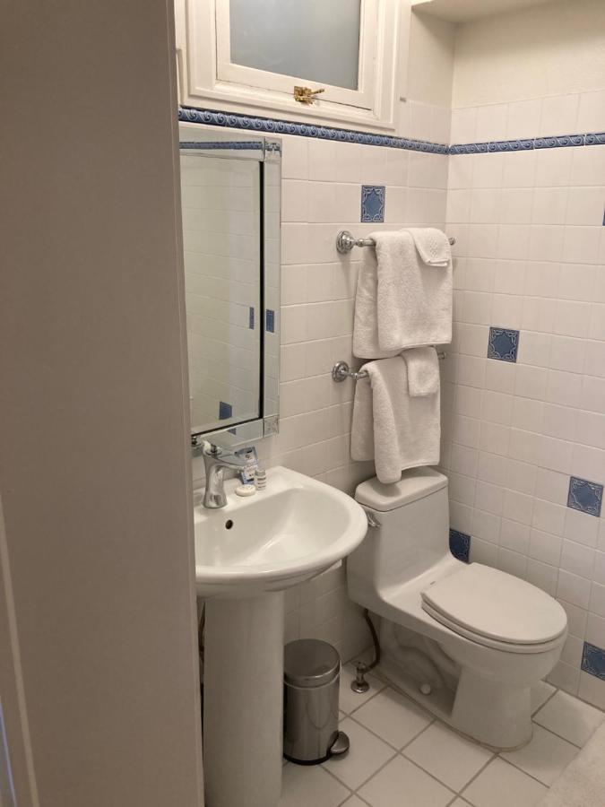 Apartment Pineapple House, Spacious 1st Floor Apartment! Center! 96 Walk Score! Free Parking!