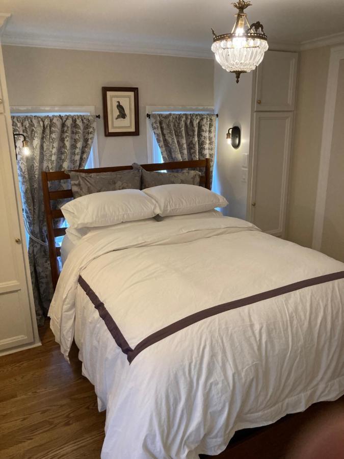 Apartment Pineapple House, Spacious 1st Floor Apartment! Center! 96 Walk Score! Free Parking!