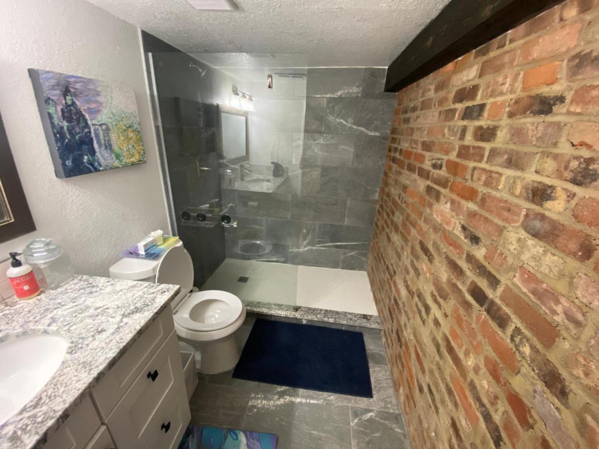 Artsy Platt Park Suite, Quick Mountain Access! Holiday home Denver