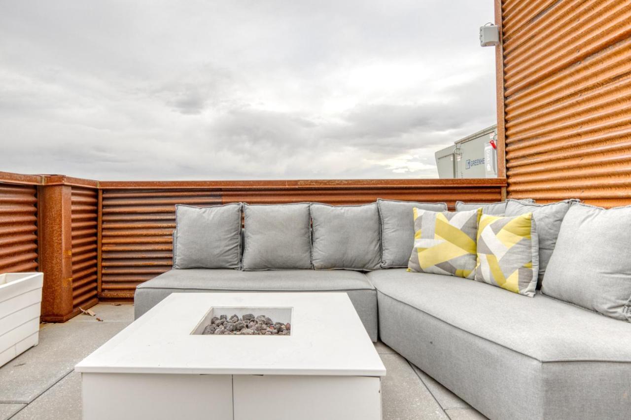 Cherry Creek W Wd Lounge Nr 2nd Ave Den-291 * Denver
