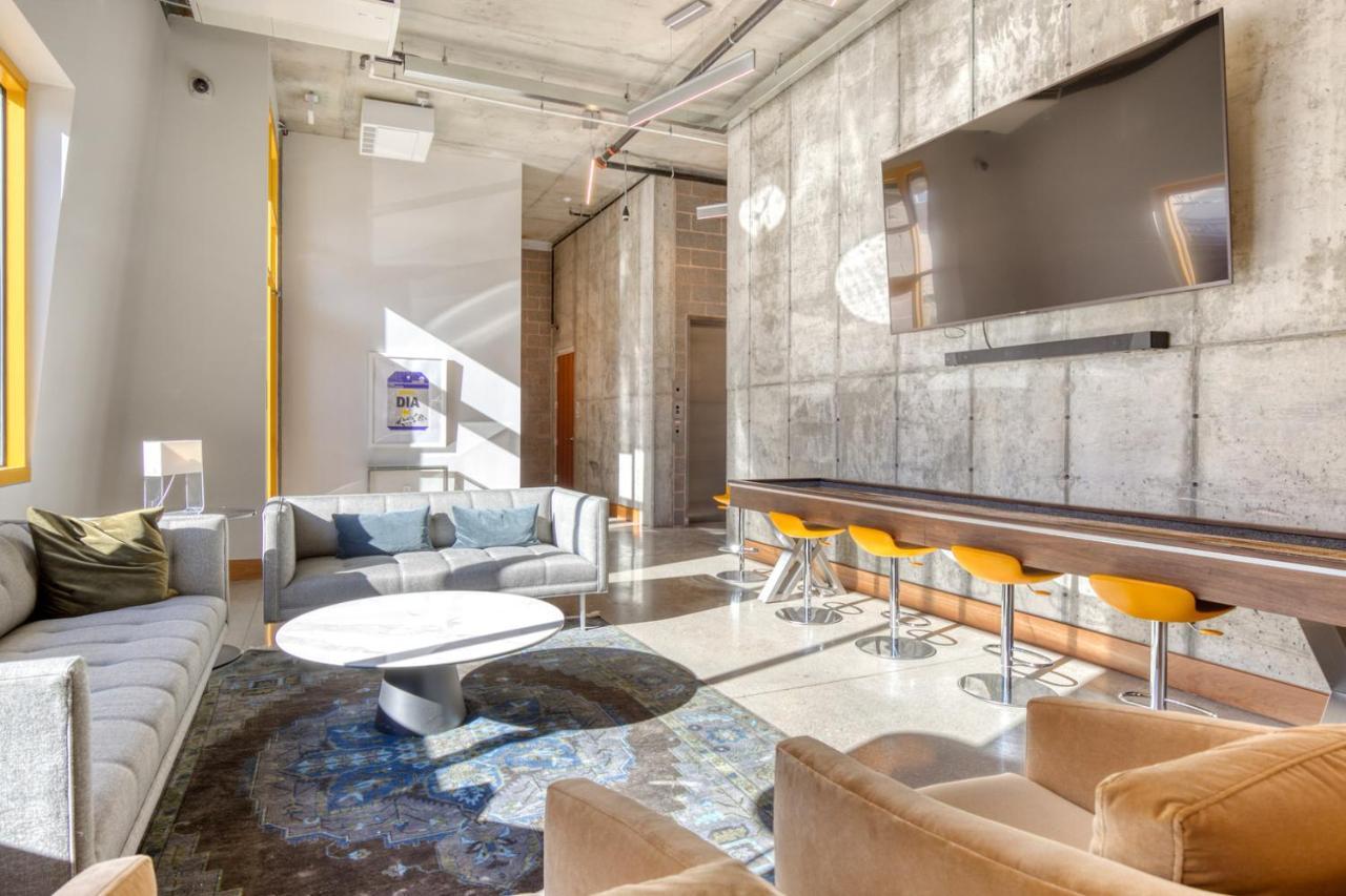 Cherry Creek W Wd Lounge Nr 2nd Ave Den-291 * Denver