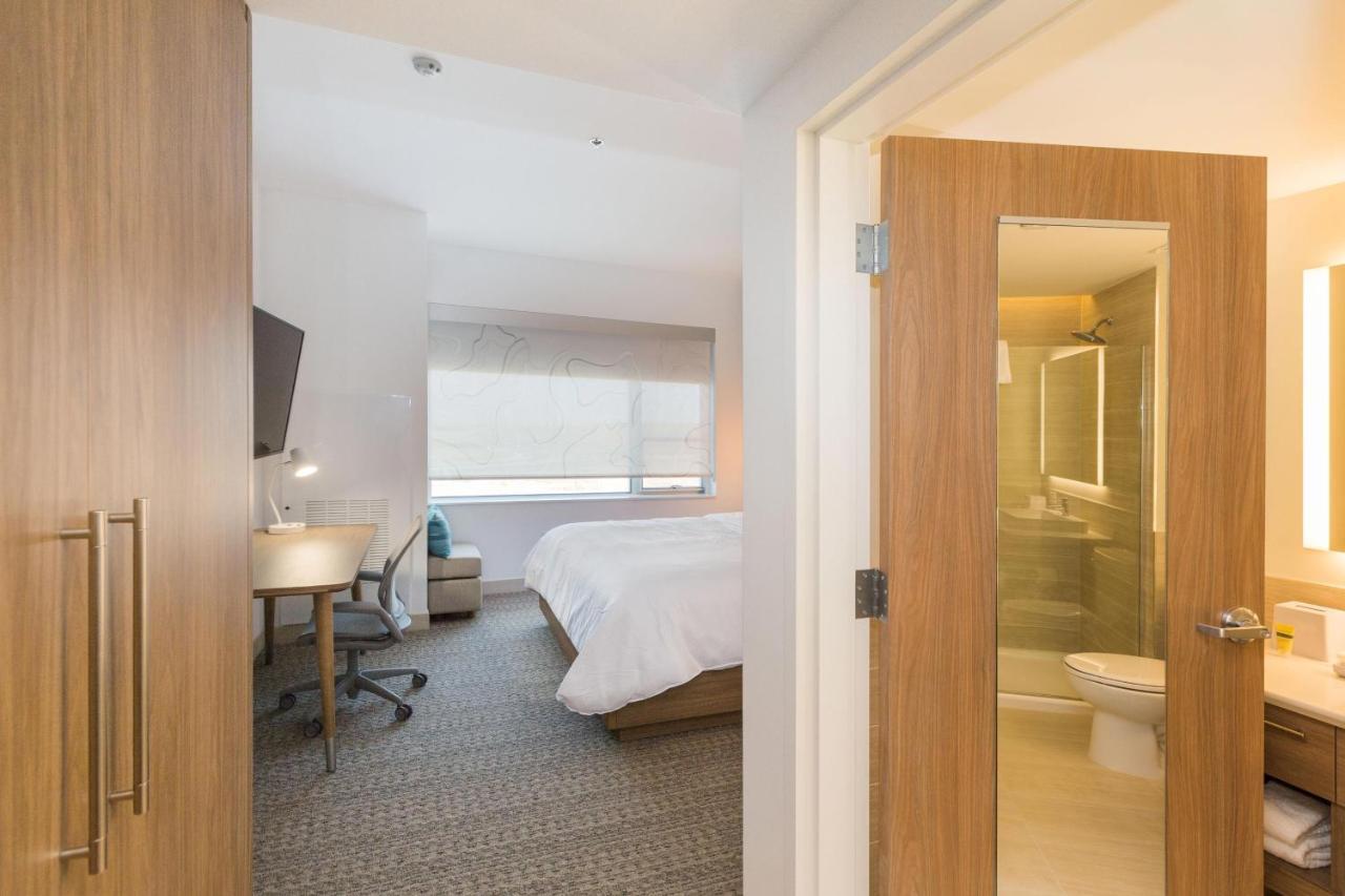 Hotel Element International Airport
