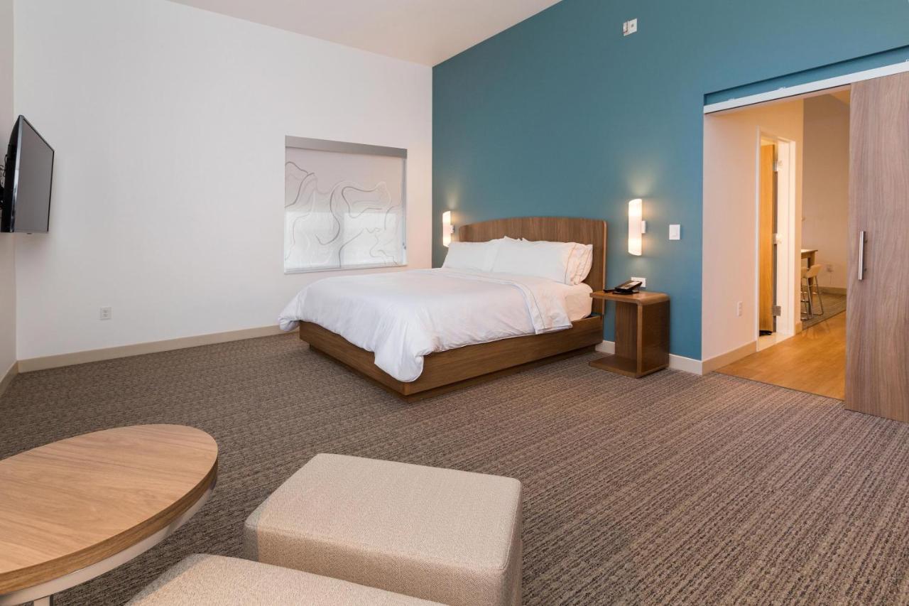 Element International Airport Hotel Denver