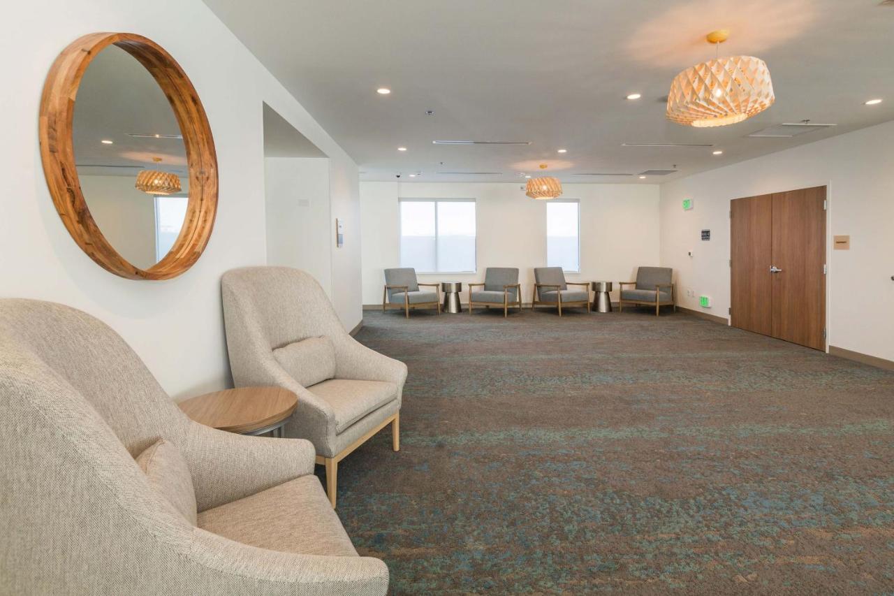 Element International Airport Hotel 3*