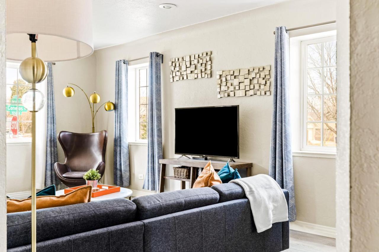 Stylish Retreat - King Beds - Walk To Sloans *
