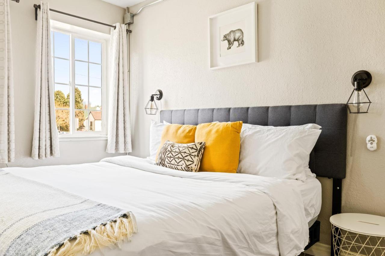Stylish Retreat - King Beds - Walk To Sloans Apartment *