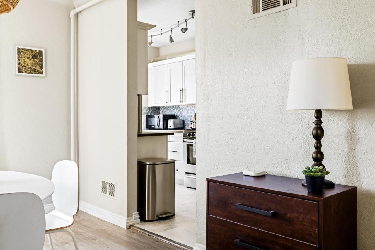 Stylish Retreat - King Beds - Walk To Sloans Apartment