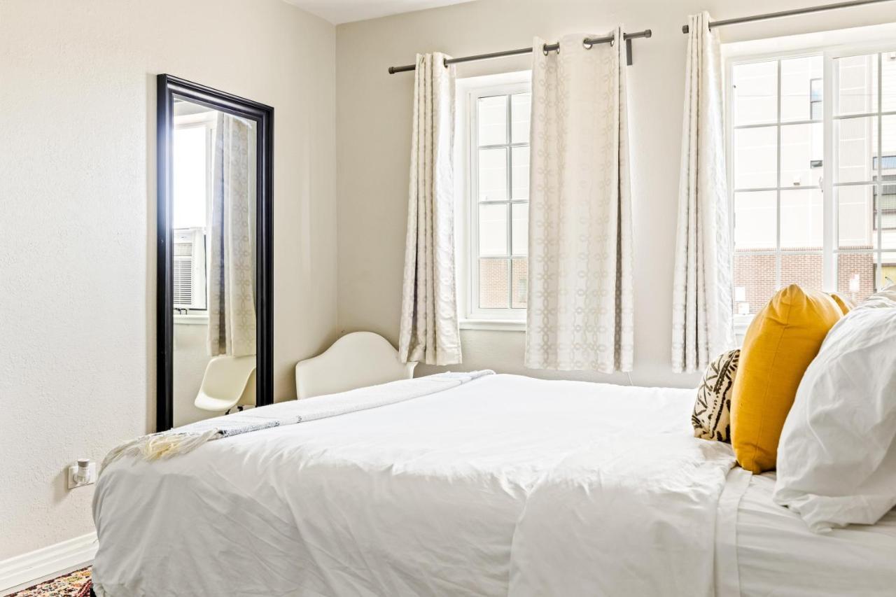 Apartment Stylish Retreat - King Beds - Walk To Sloans *