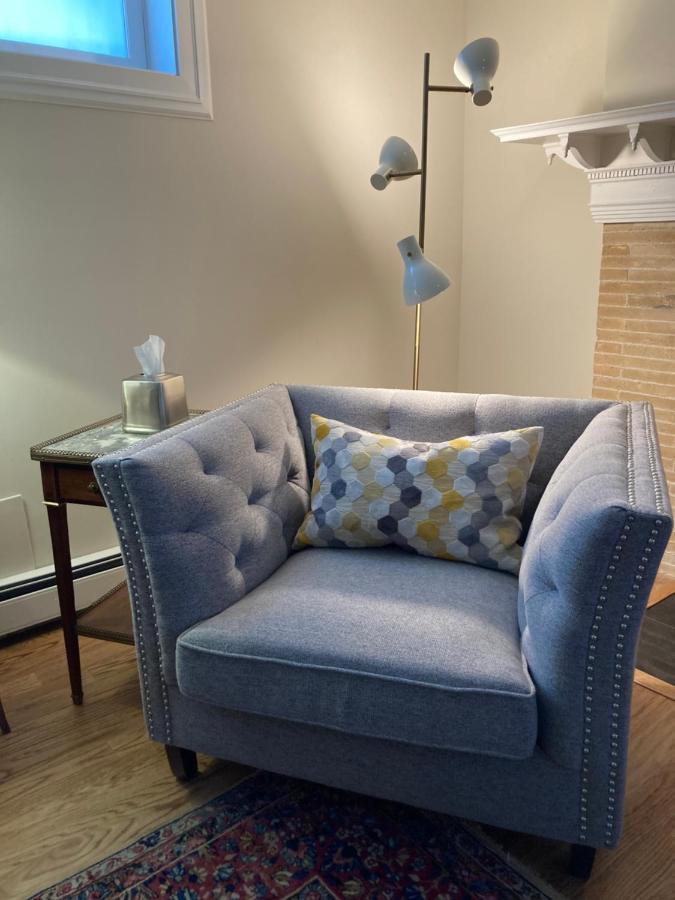 Pineapple House, Spacious 1st Floor Apartment! Center! 96 Walk Score! Free Parking! Apartment