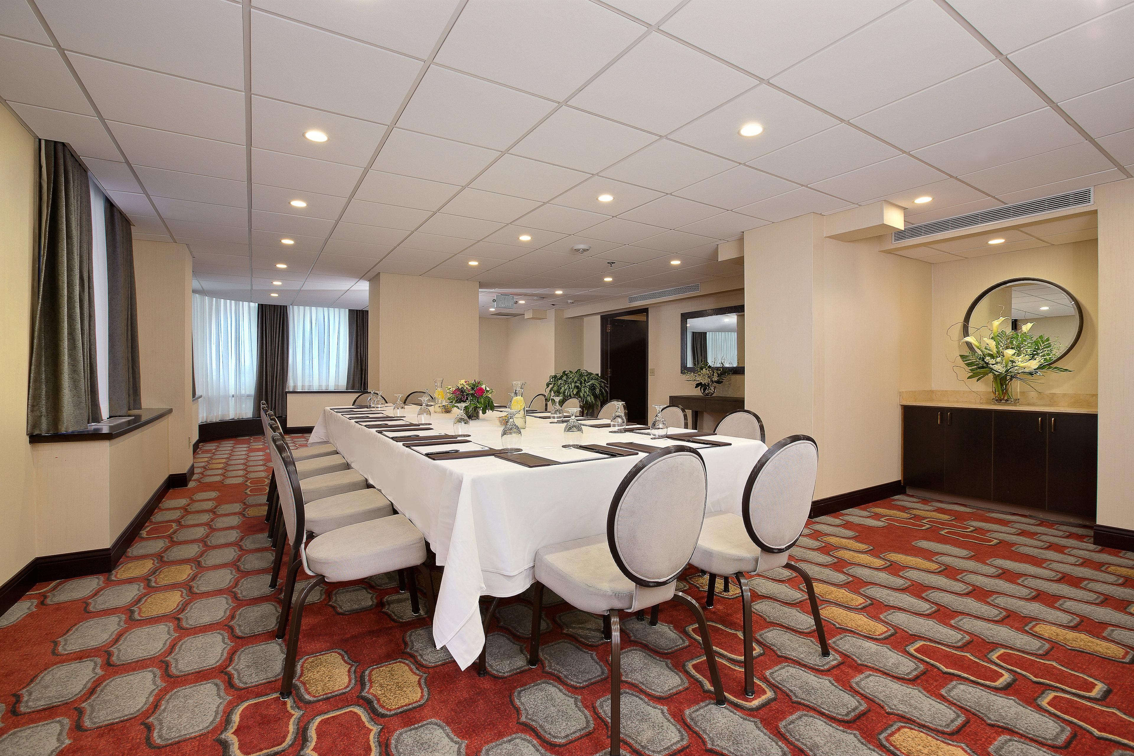 Hotel Holiday Express Downtown By Ihg 3*