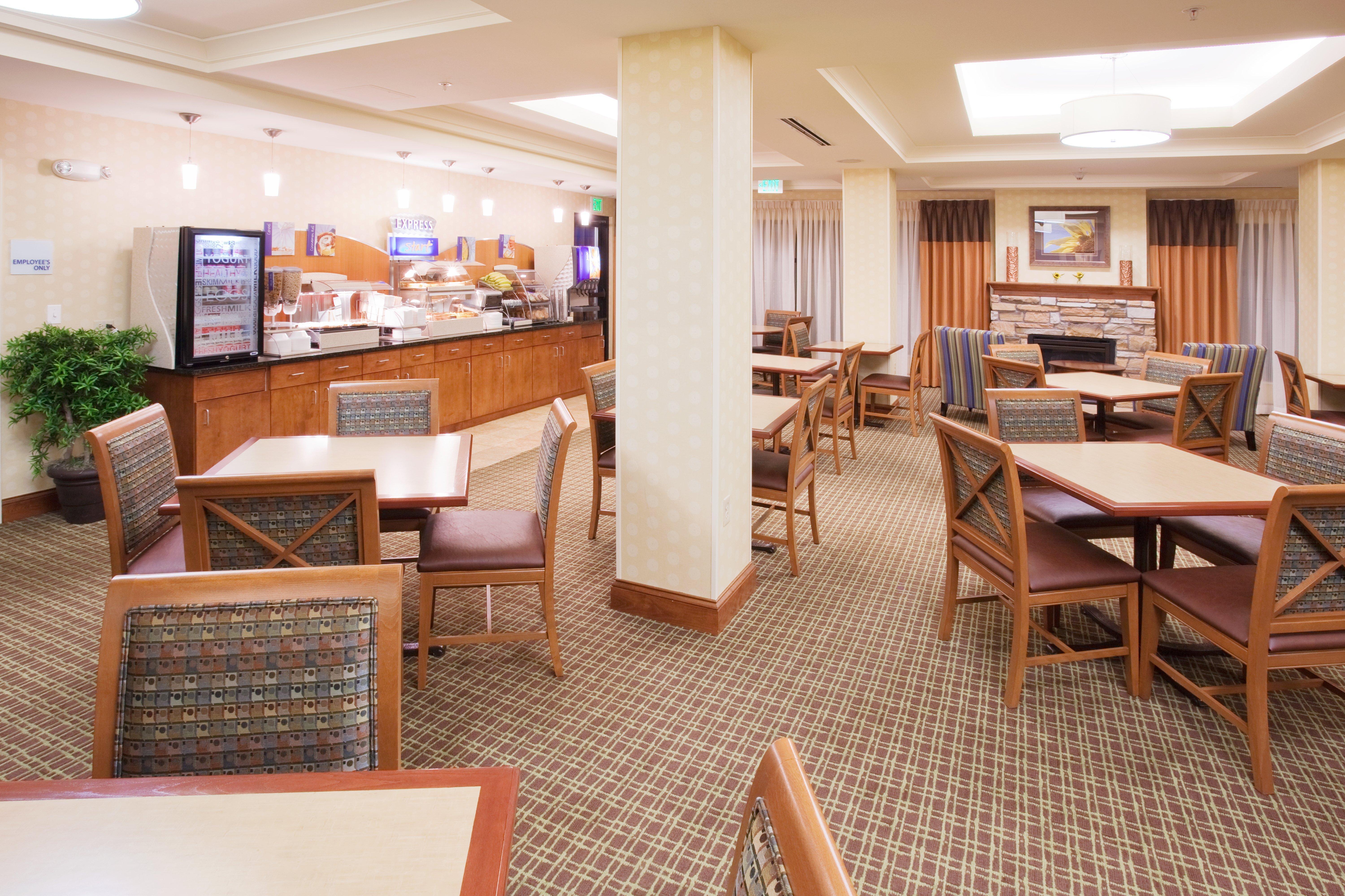 Holiday Express & Airport By Ihg Hotel Denver