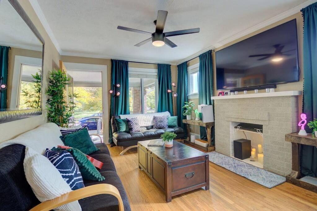 Lux Bach Retreat Prime Location 420ok Sleeps 20