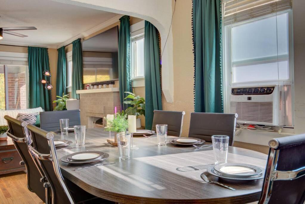 Lux Bach Retreat Prime Location 420ok Sleeps 20 Holiday home Denver