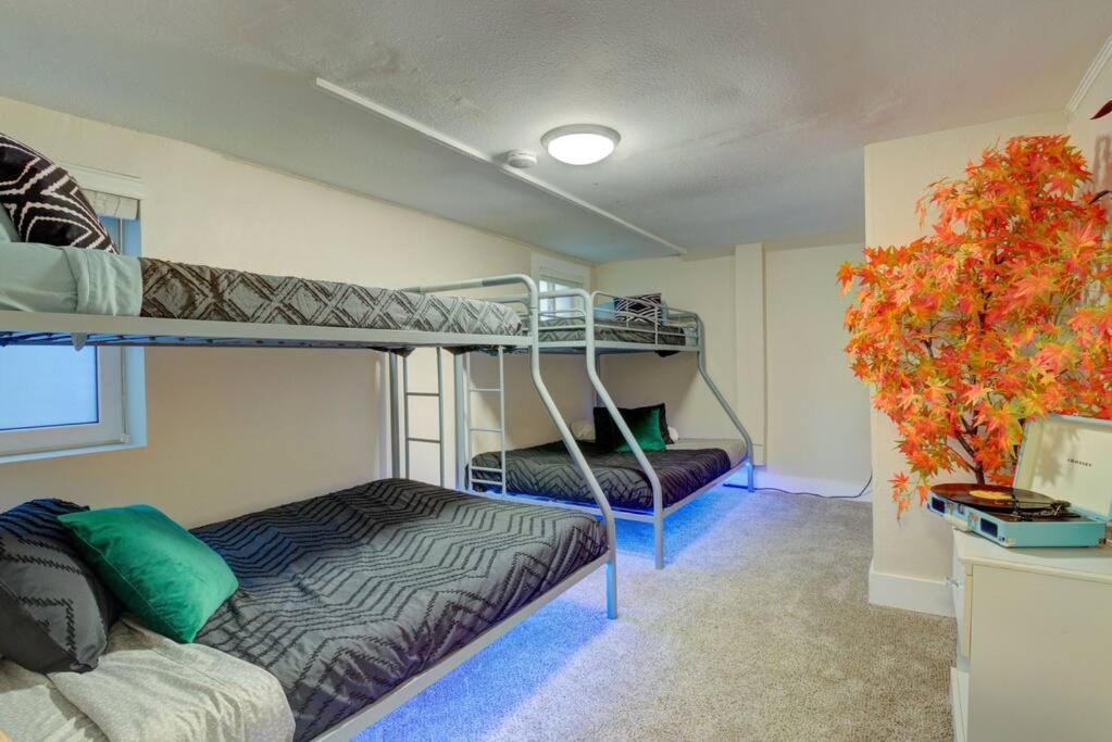 Lux Bach Retreat Prime Location 420ok Sleeps 20 Holiday home