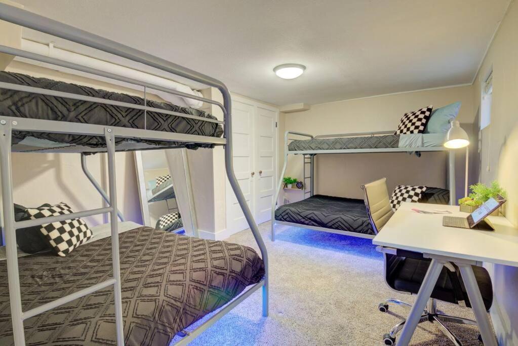 Lux Bach Retreat Prime Location 420ok Sleeps 20 Holiday home *