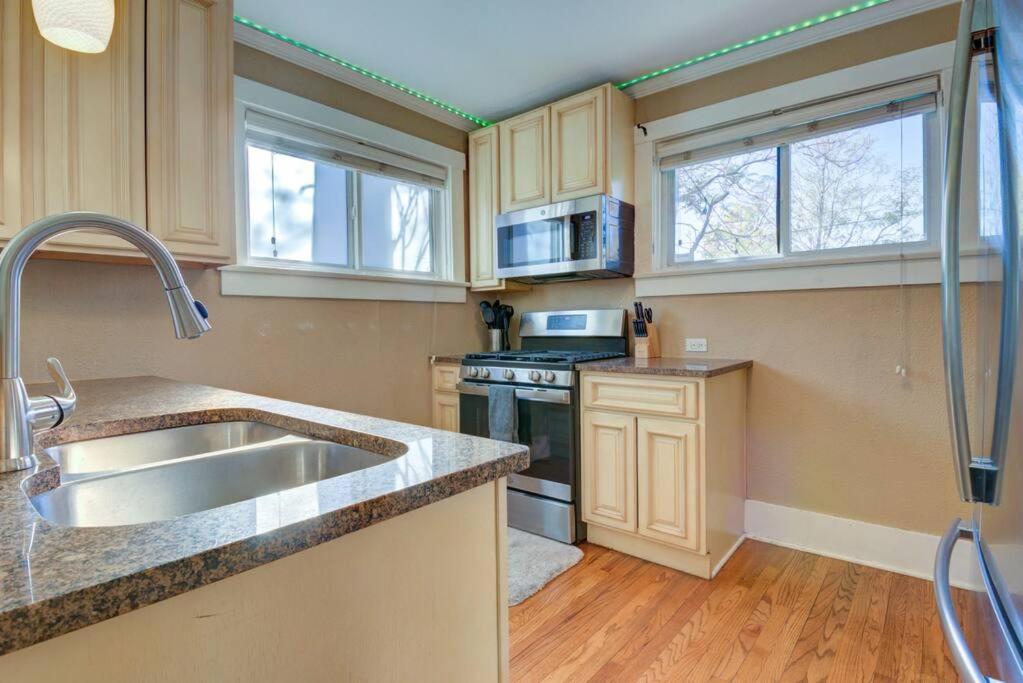 Lux Bach Retreat Prime Location 420ok Sleeps 20 Holiday home Denver