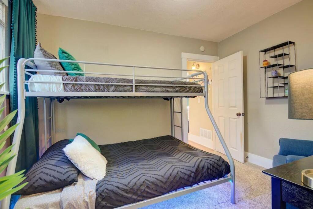Lux Bach Retreat Prime Location 420ok Sleeps 20 *