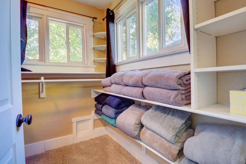 Lux Bach Retreat Prime Location 420ok Sleeps 20 *