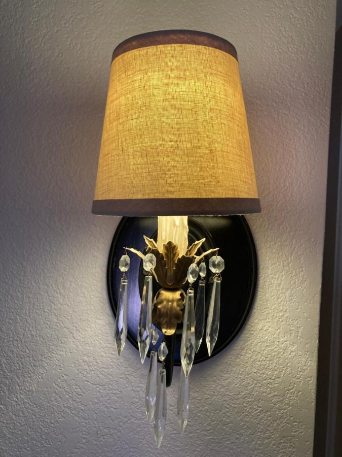 Pineapple House, Romantic 3 Bed 2 Bath Apt, Sleeps 6! Private Balcony! Center! Free Parking! Apartment Denver