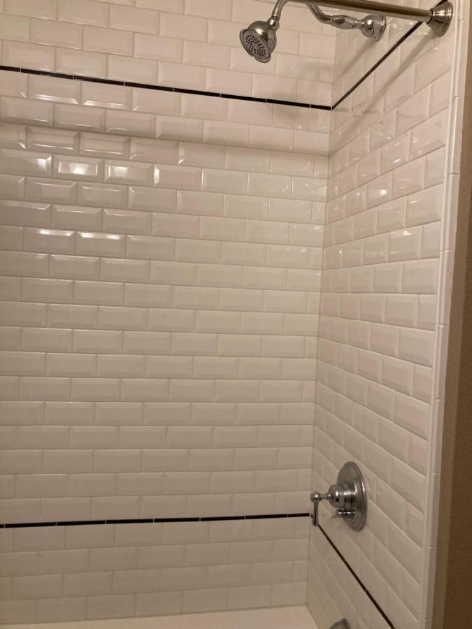 Apartment Pineapple House, Romantic 3 Bed 2 Bath Apt, Sleeps 6! Private Balcony! Center! Free Parking! Denver