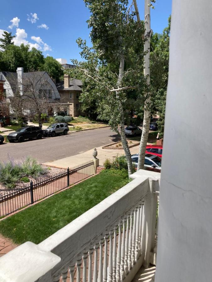 Pineapple House, Romantic 3 Bed 2 Bath Apt, Sleeps 6! Private Balcony! Center! Free Parking! Apartment *