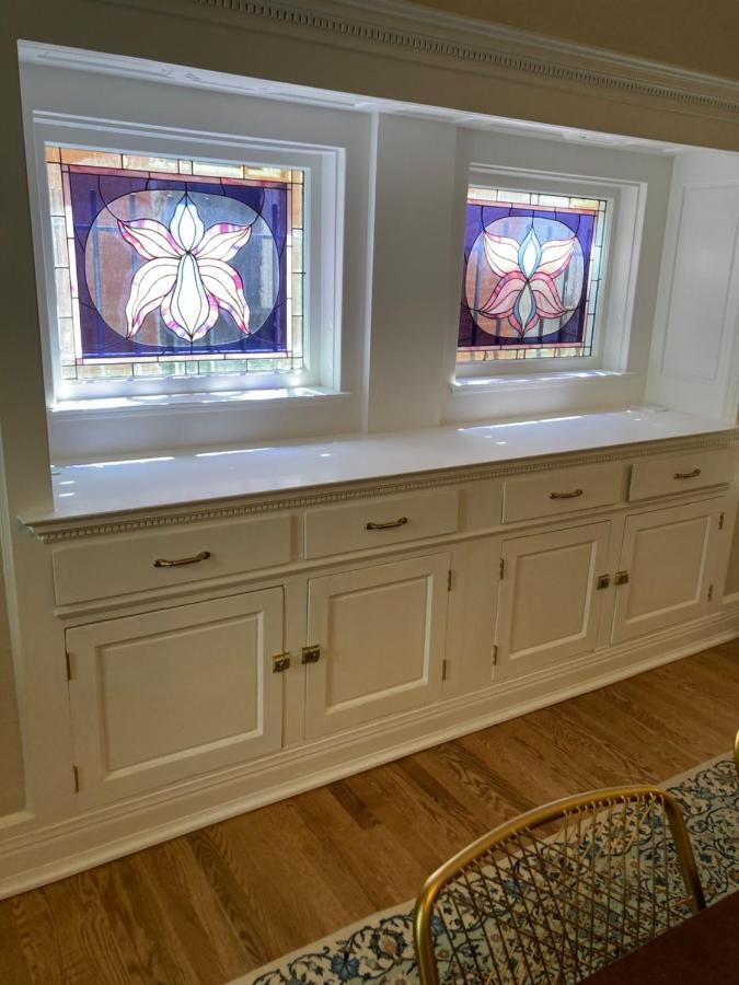 Apartment Pineapple House, Romantic 3 Bed 2 Bath Apt, Sleeps 6! Private Balcony! Center! Free Parking! *