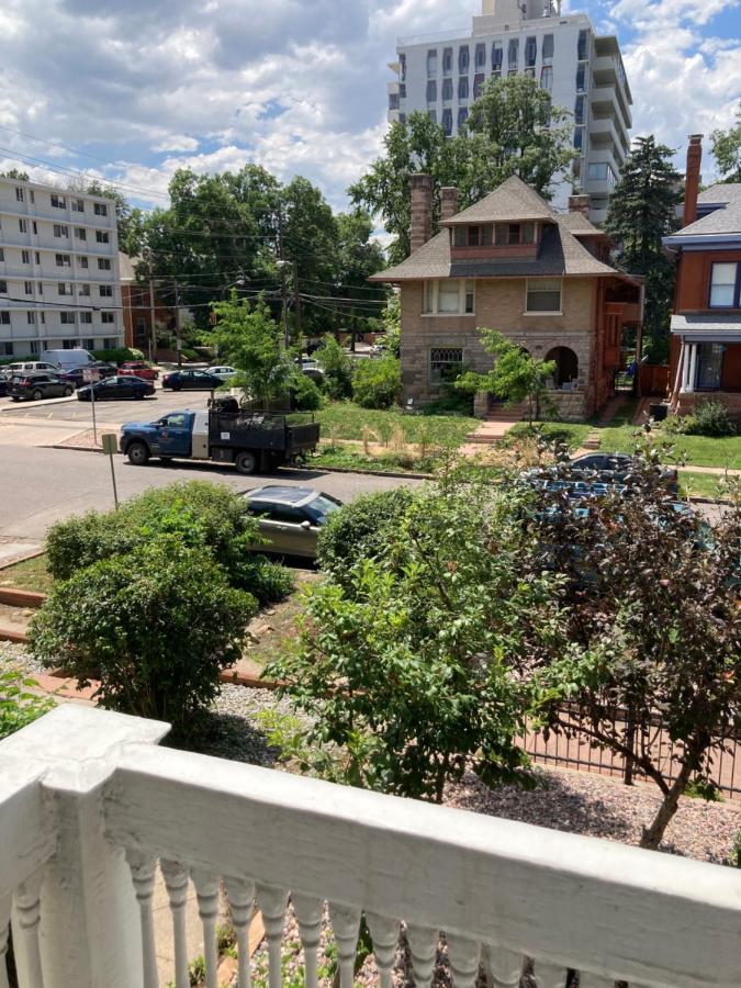 Pineapple House, Romantic 3 Bed 2 Bath Apt, Sleeps 6! Private Balcony! Center! Free Parking! * Denver