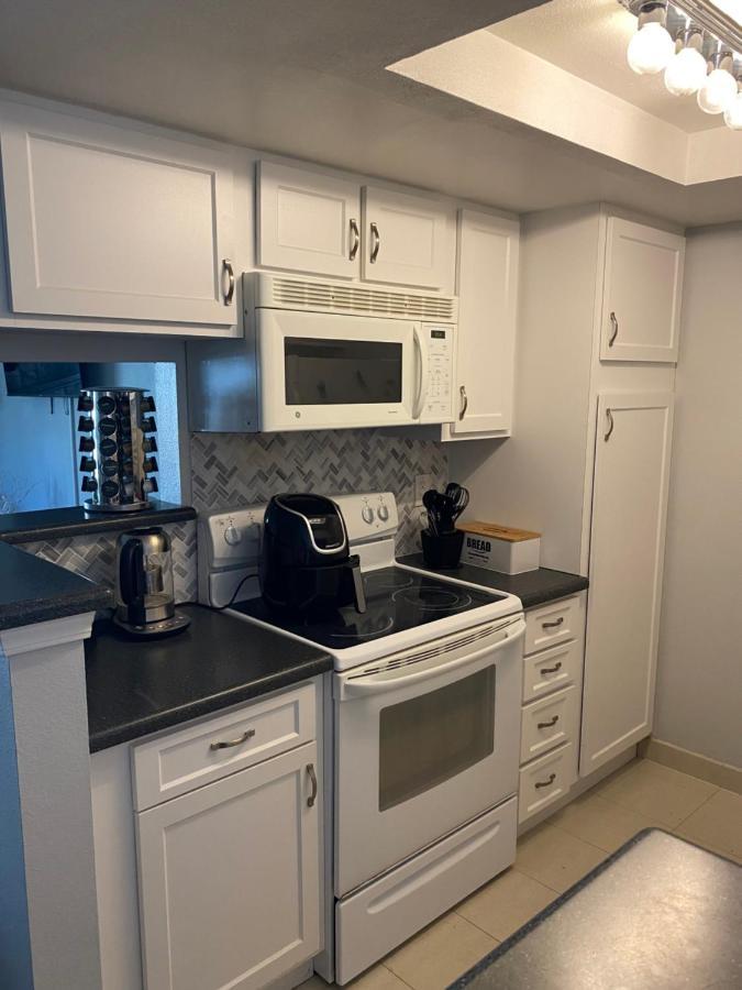 Cozy Woodside Apartment