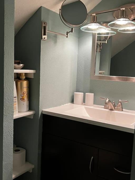 New! Private Cap Hill Carriage House Holiday home *