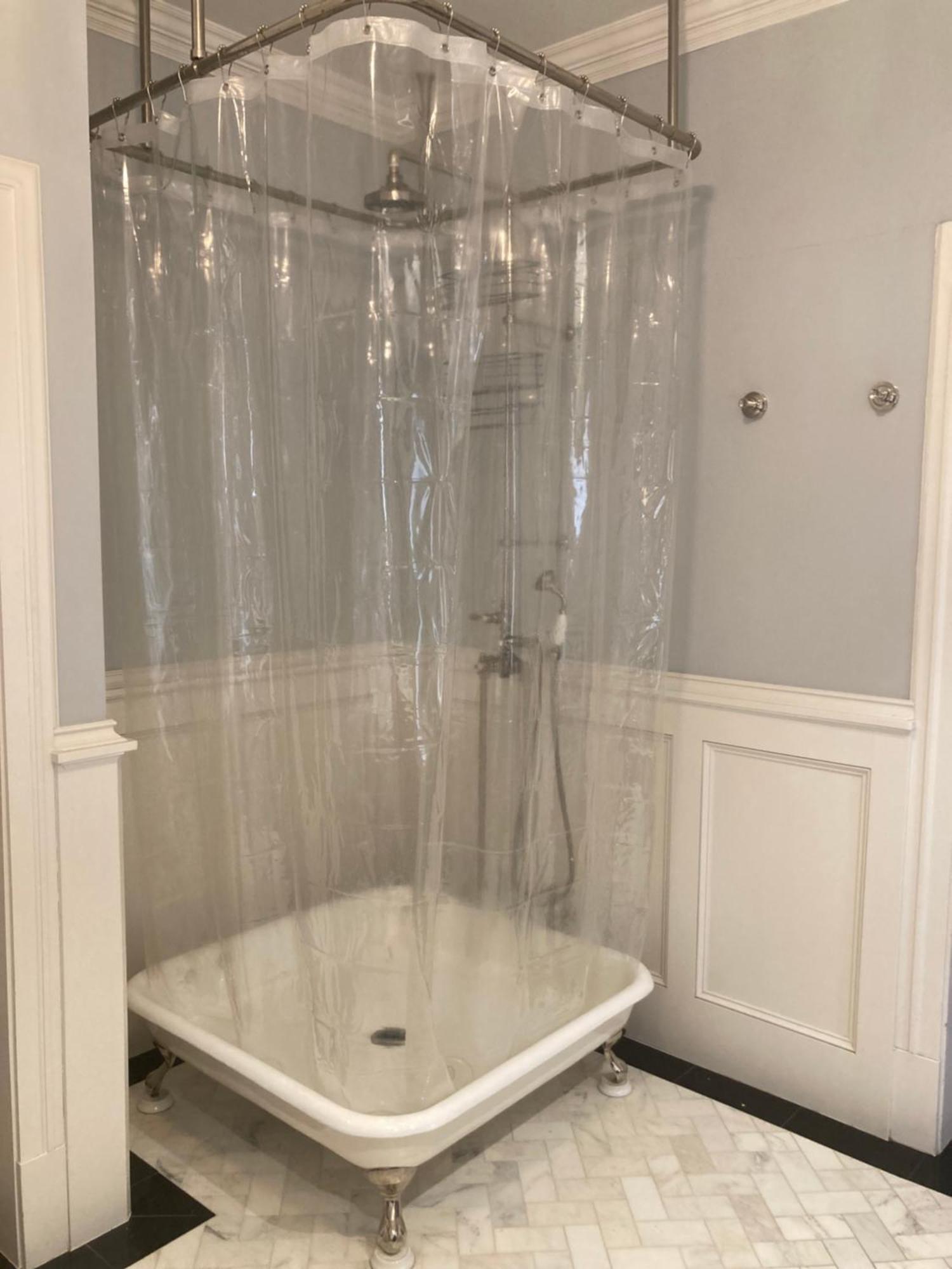 Apartment Pineapple House, Romantic 3 Bed 2 Bath Apt, Sleeps 6! Private Balcony! Center! Free Parking!