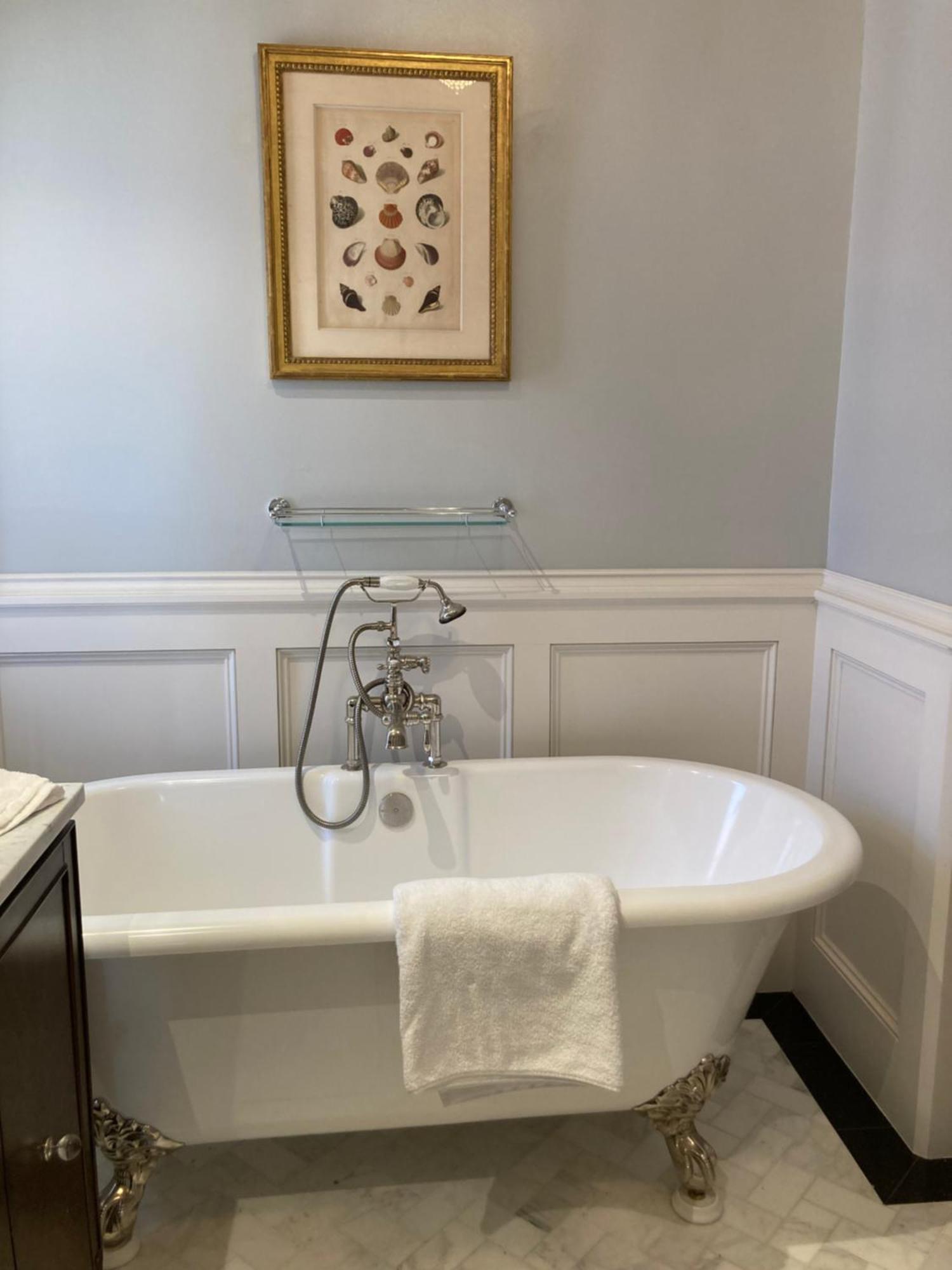 Apartment Pineapple House, Romantic 3 Bed 2 Bath Apt, Sleeps 6! Private Balcony! Center! Free Parking!