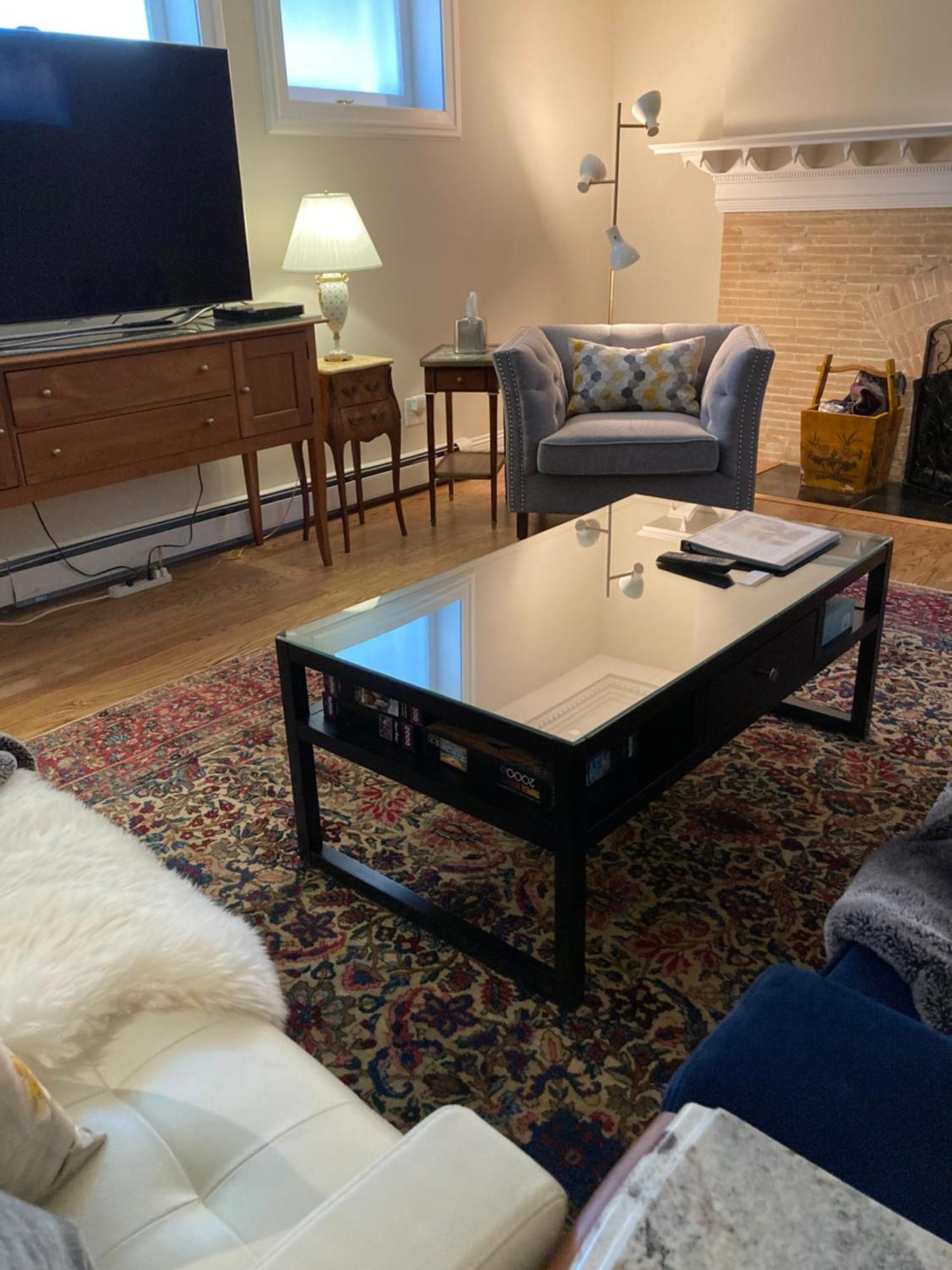 Pineapple House, Spacious 1st Floor Apartment! Center! 96 Walk Score! Free Parking! *