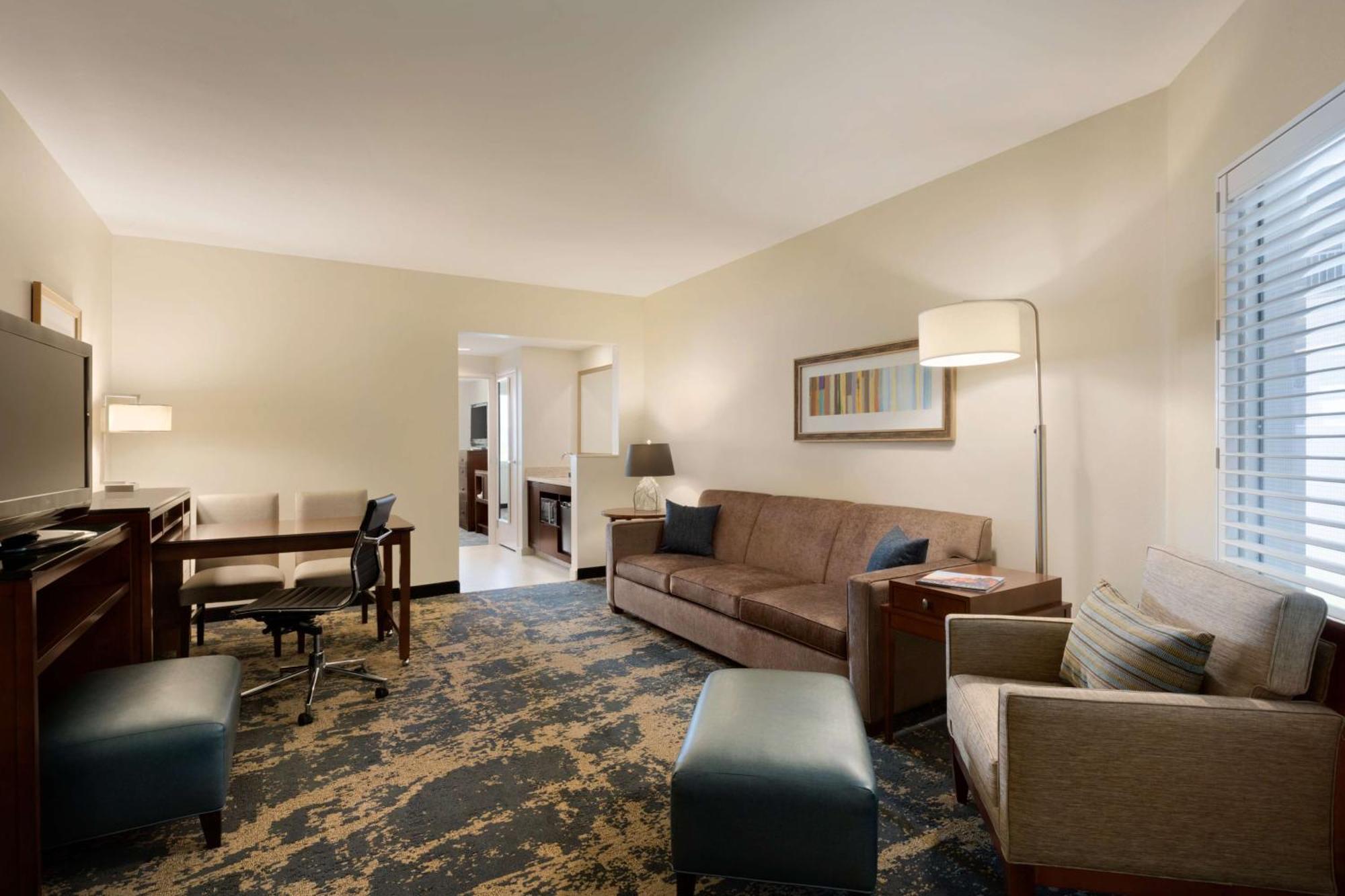 Hotel Embassy By Hilton Downtown Convention Center