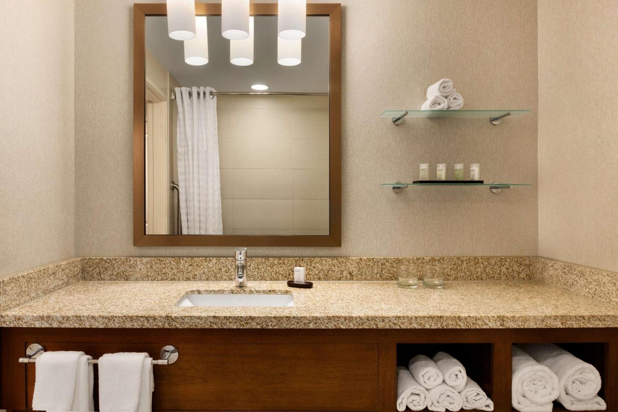 Embassy By Hilton Downtown Convention Center 4*