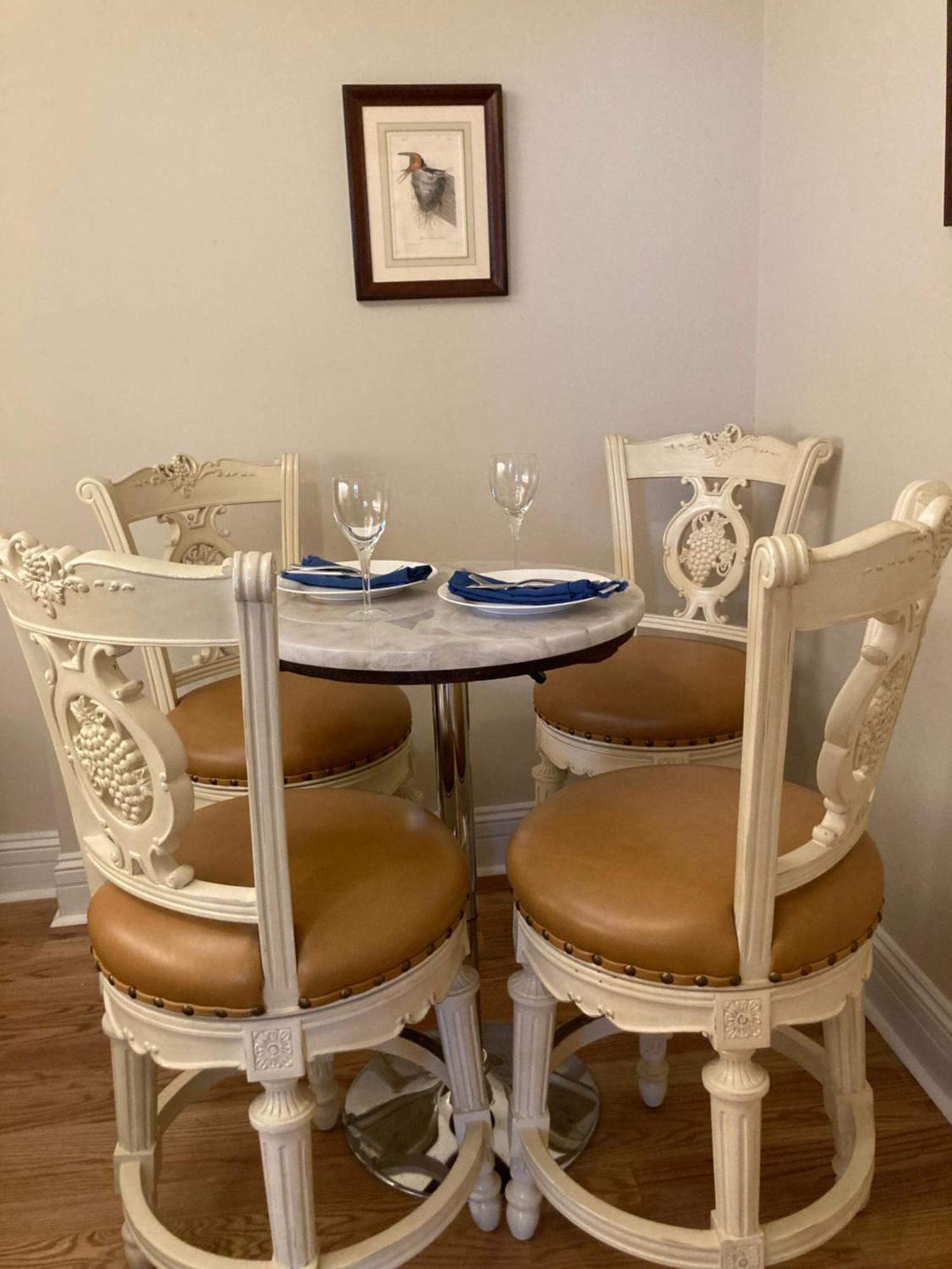 Apartment Pineapple House, Spacious 1st Floor Apartment! Center! 96 Walk Score! Free Parking! *