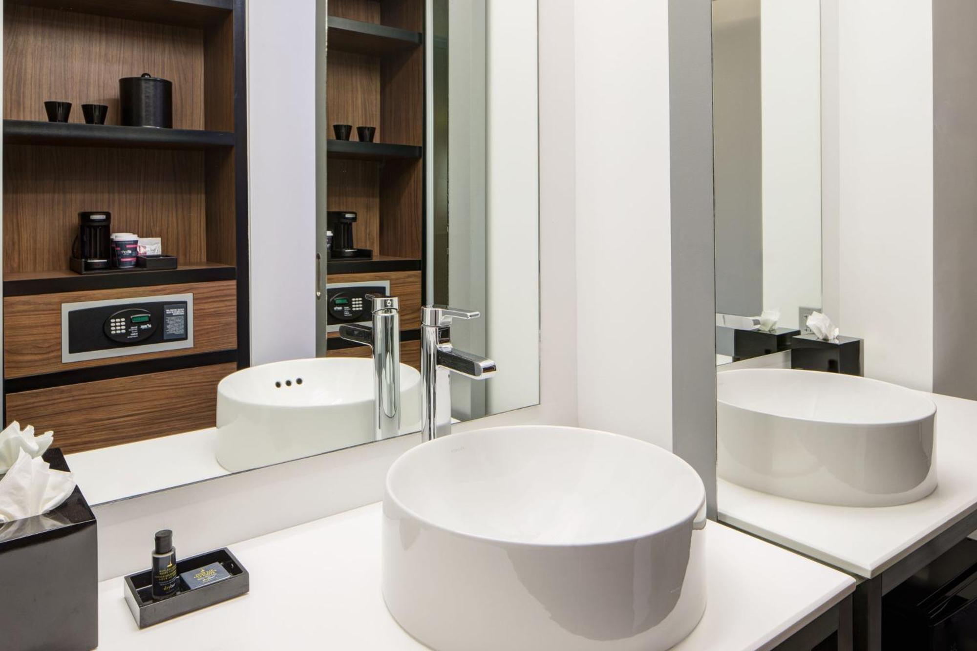Aloft Downtown 3*