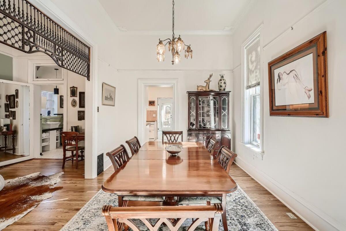 Woods Manor Walk To Downtown Built In 1887 Holiday home *